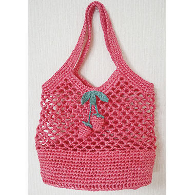 イチゴのついたネット編みのバッグ-子供用-