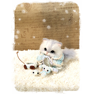 羊毛フェルト猫／チンチラシルバー／うさ耳ポンチョ｜手編みと